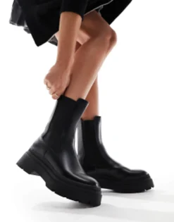 Chelsea Boots*Bershka Cleated Sole Chunky Chelsea Boots In Black
