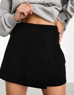 Shorts*DESIGN Clean Angled Hem Skort In Black