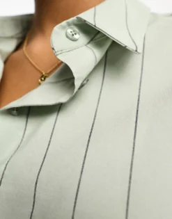 Shirts*DESIGN Cropped Shirt In Olive And Black Pinstripe Olive/Black