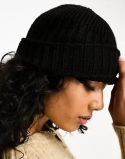 Hats*DESIGN Fisherman Rib Beanie Hat In Polyester In Black