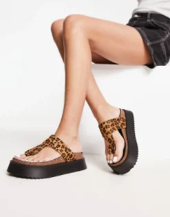 Flat Sandals*DESIGN Freefall Toe Post Footbed In Leopard