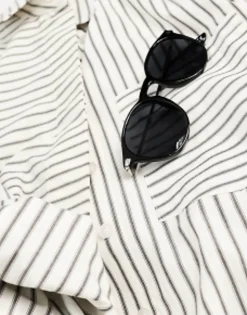 Sunglasses*DESIGN Metal Temple Round In Shiny Black