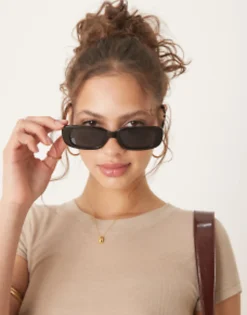 Gifts*DESIGN Mid Square Sunglasses In Black