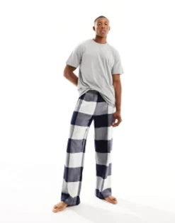 Gifts*DESIGN Pyjama Lounge Set With T-Shirt And Trousers In Check Navy
