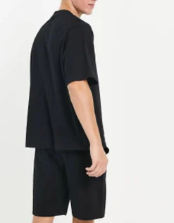 Gifts*DESIGN Pyjama Set With Oversized T-Shirt And Shorts In Jersey In Black