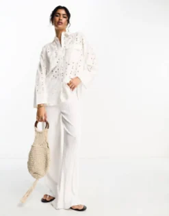 Shirts*DESIGN Relaxed Broderie Shirt With Dipped Hem In White