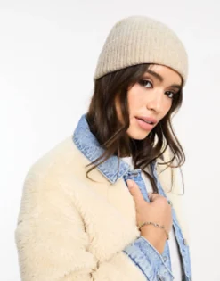 Beanies*DESIGN Rib Knit Beanie In Cream Beige