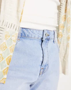 Shorts*DESIGN Skinny Regular Length Denim Shorts In Vintage Light Wash Blue