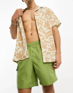 Swimwear*DESIGN Swim Shorts In Mid Length With Cargo Pockets In Green