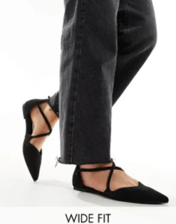 Flat Shoes*DESIGN Wide Fit Larna Pointed Ballet Flats In Black