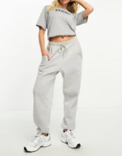 Sportswear*New Balance Relentless Oversized Tee In Grey Marl Light Grey