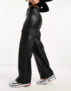 Trousers & Leggings*New Look Faux Leather Cargo Trousers In Black