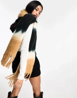 Scarves*Pieces Soft Tassle Scarf In Gradient Camel