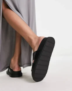 Flat Sandals*Schuh Tally Cross Strap Flat Sandals In Black Croc