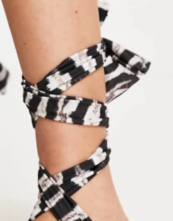 Flat Sandals*South Beach Fabric Tie Around Sandal In Zebra