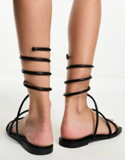 Flat Sandals*Stradivarius Ankle Strap Sandal In Black