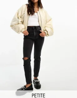 Petite*Stradivarius Petite Slim Mom Jean With Stretch And Rip In Washed Black