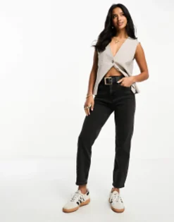 Petite*Stradivarius Petite Slim Mom Jean With Stretch In Black